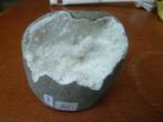 Geode met Scoleciet en kwarts (03), Ophalen of Verzenden, Mineraal