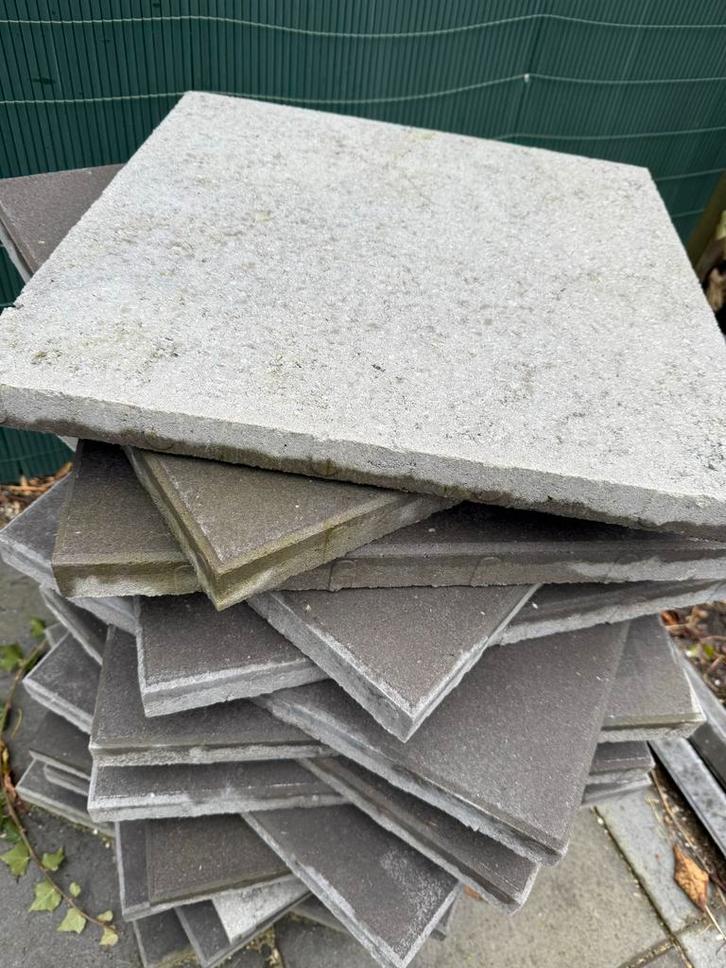 Gratis op te halen: Betontegels grijs 50x50 - 72 stuks, Tuin en Terras, Tegels en Klinkers, Gebruikt, Terrastegels, Beton, 10 m² of meer