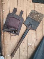 Oude schop met lederen foedraal, Verzamelen, Militaria | Tweede Wereldoorlog, Ophalen, Nederland, Mes of Dolk