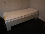 Bed met lattenbodem, Huis en Inrichting, Ophalen, 90 cm, Eenpersoons, Wit