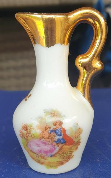 Mooi hand geschilder vaasje met handtekening beschikbaar voor biedingen