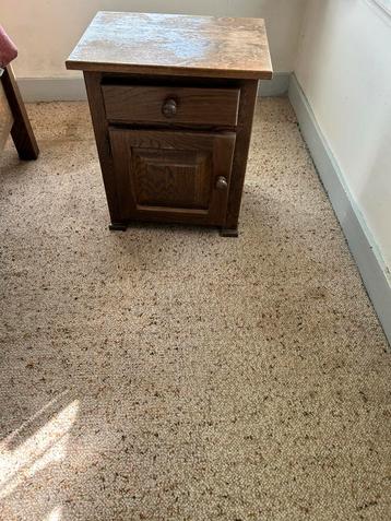 Houten Nachtkastje met Deur en Lade beschikbaar voor biedingen