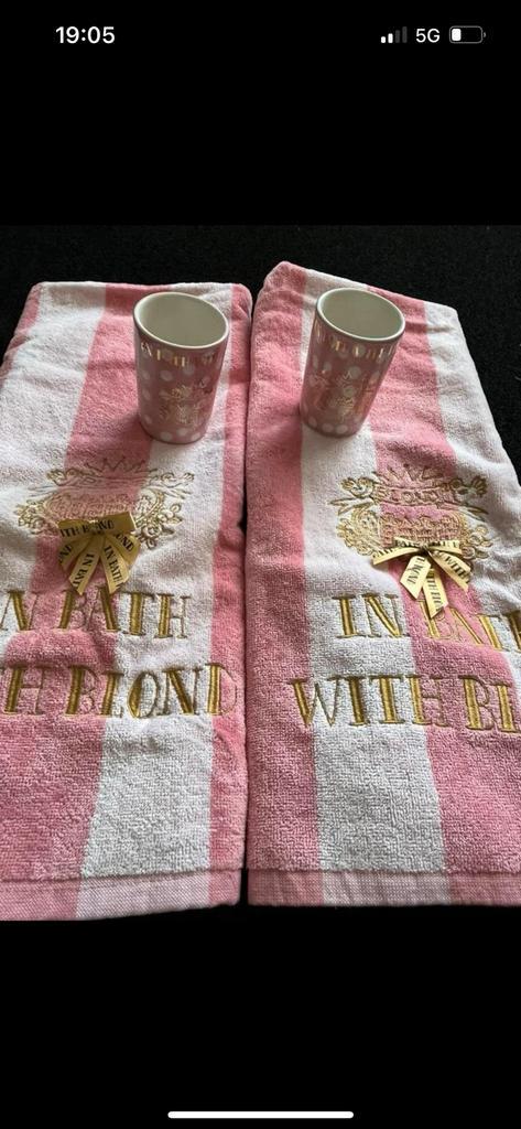 Blond Amsterdam handoeken en porseleinen bekers, Huis en Inrichting, Badkamer | Badtextiel en Accessoires, Nieuw, Handdoek, Roze