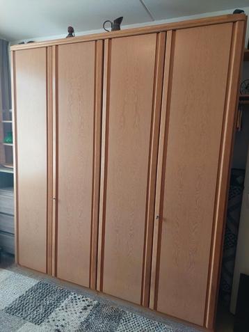 Mooie massief houten kleding kast. beschikbaar voor biedingen