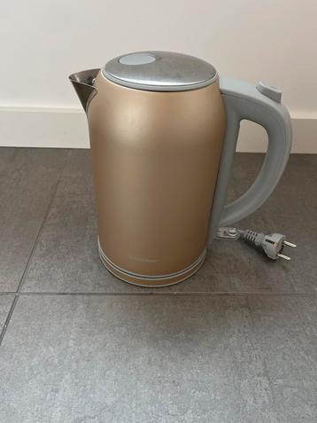 Moderne waterkoker beschikbaar voor biedingen