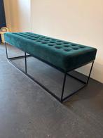 Groen suède bijzet/voetenbankje met zwart metalen frame, Ophalen, Minder dan 50 cm, 100 tot 125 cm, Zo goed als nieuw
