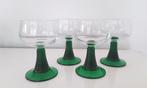 4 Vintage wijnglazen met geribbelde groene voet, Huis en Inrichting, Ophalen of Verzenden, Zo goed als nieuw, Glas of Glazen