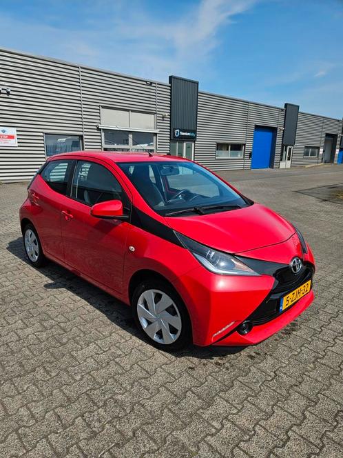 Toyota Aygo 1.0 12V Vvt-i Ddrs 2015 Rood, Auto's, Toyota, Particulier, Aygo, Benzine, A, Hatchback, Handgeschakeld, Origineel Nederlands