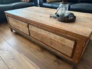 Salontafel van gerecycled teak, robuust en stijlvol beschikbaar voor biedingen