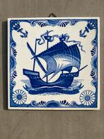Delfts blauw tegeltje met zeilschip, Antiek en Kunst, Antiek | Wandborden en Tegels, Ophalen of Verzenden