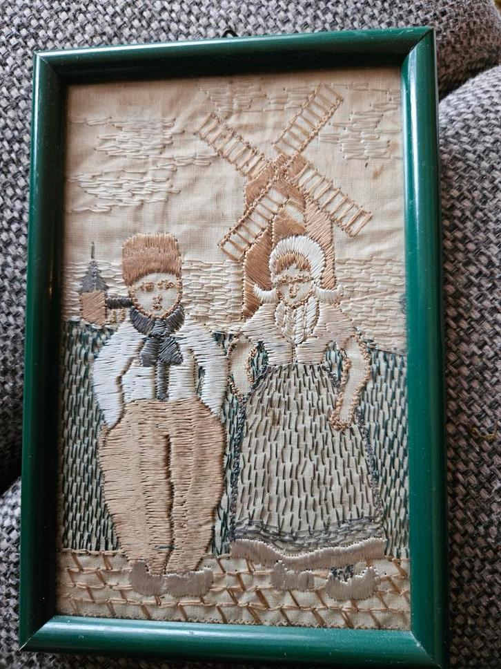 Borduurwerk met Molen klederdracht, Antiek en Kunst, Antiek | Kleden en Textiel, Ophalen of Verzenden