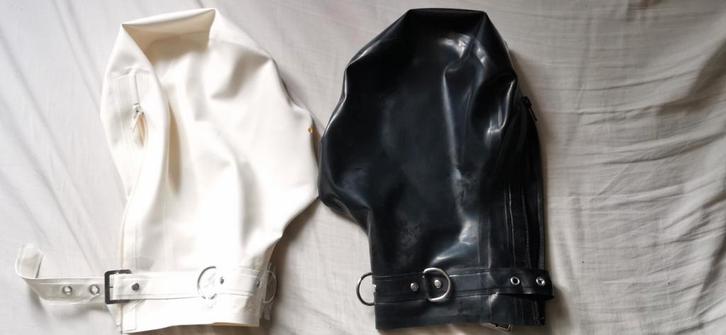 Latex Masker Zwart - Maat M, Hobby en Vrije tijd, Overige Hobby en Vrije tijd, Nieuw, Ophalen of Verzenden