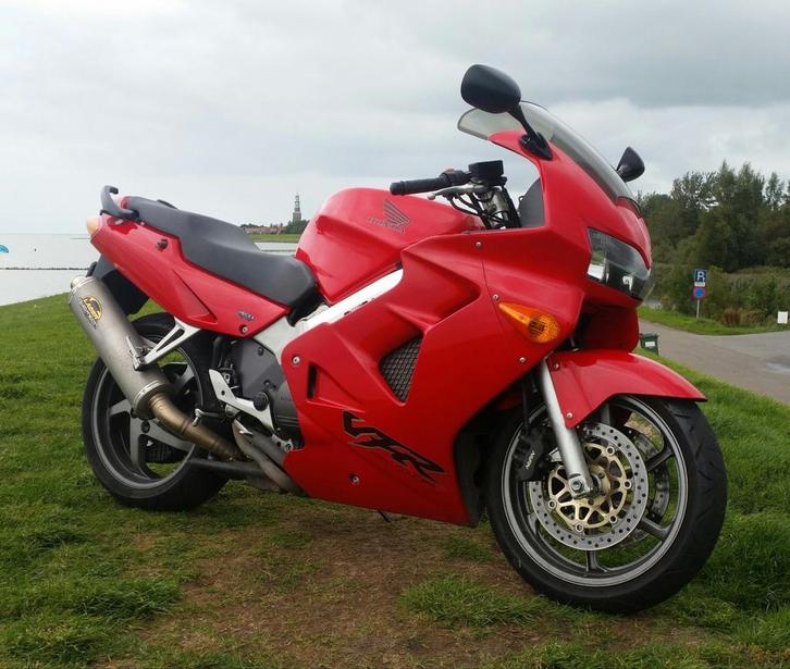 HONDA VFR 800 FI, bj 2002, Motoren, Motoren | Honda, Particulier, Sport, 4 cilinders, Handvatverwarming, Sportuitlaat, Ophalen