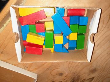 Houten Speelblokken in Doos beschikbaar voor biedingen