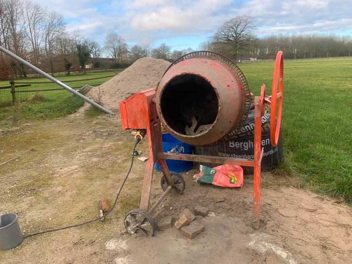 Betonmolen te huur, Doe-het-zelf en Verbouw, Betonmolens, Zo goed als nieuw, Ophalen