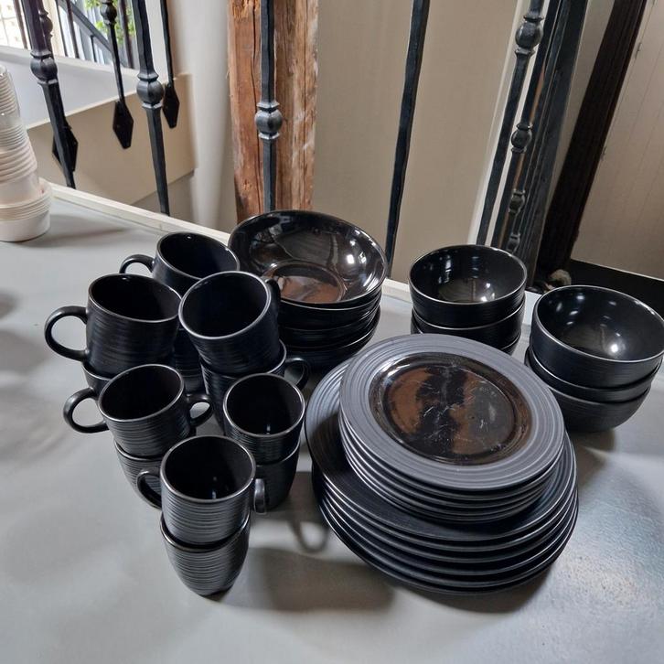 Zwarte 6-delige serviesset, Huis en Inrichting, Keuken | Servies, Gebruikt, Compleet servies, Effen, Keramiek, Ophalen