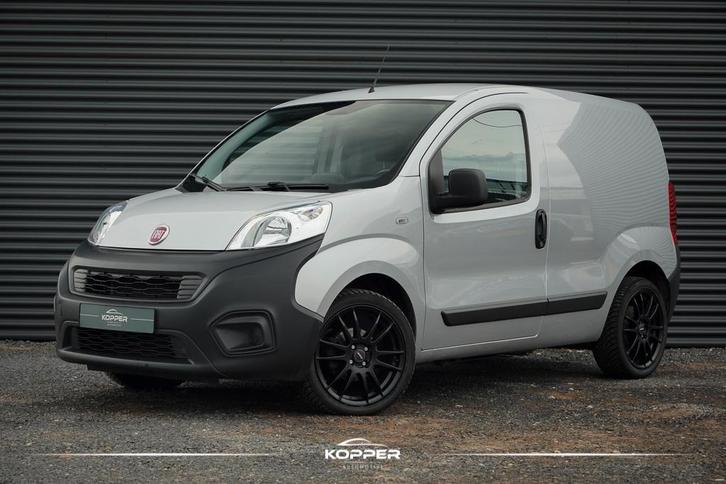 Fiat Fiorino 1.3 MJ / Airco / Lichtmetalen velgen / Trekhaak, Auto's, Bestelauto's, Bedrijf, Te koop, ABS, Airconditioning, Alarm