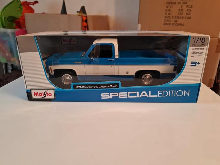 1974 Chevrolet C10 Cheyenne Super blauw 1:18 ( Maisto), Hobby en Vrije tijd, Modelauto's | 1:18, Nieuw, Auto, Maisto, Ophalen of Verzenden