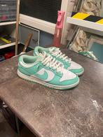 Nike dunks low “green glow”, Wit, Nike, Ophalen of Verzenden, Sneakers of Gympen