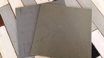 2 maal LEGO bouwplaat grijs 38 x 38 cm beschikbaar voor biedingen