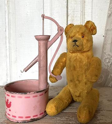 Brocante oud blikken speelgoed waterpompje  beschikbaar voor biedingen