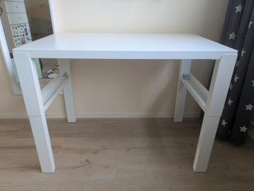 Ikea Kinderbureau - Wit beschikbaar voor biedingen