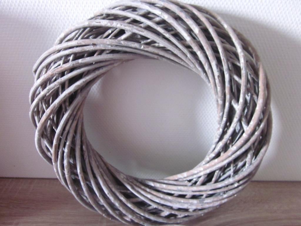 Twee rieten kransen, Huis en Inrichting, Woonaccessoires | Kransen, Ophalen of Verzenden, Zo goed als nieuw