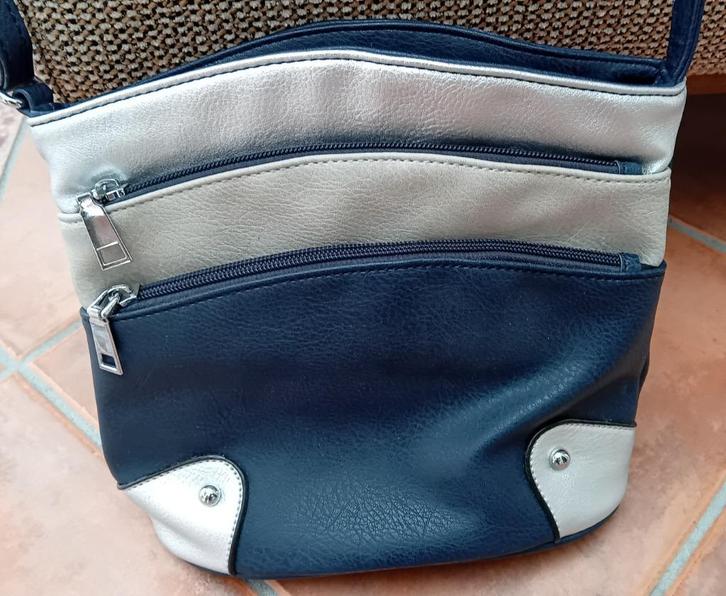 Vlotte, ruime donkerblauwe schoudertas, Sieraden, Tassen en Uiterlijk, Tassen | Schoudertassen, Gebruikt, Overige merken, Blauw