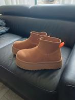Zgan uggg classic mini dieper zie foto's, Kleding | Dames, Schoenen, Ophalen of Verzenden, Zo goed als nieuw, Bruin