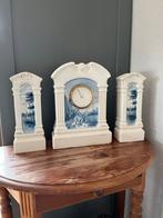Klok met 2 vazen, Delfts blauw stijl, genummerd., Ophalen