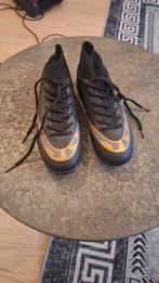 Voetbal schoenen 36 maat jongens, Sport en Fitness, Voetbal, Maat XS of kleiner, Ophalen of Verzenden, Zo goed als nieuw, Schoenen