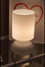 Mooie witte mat glazen ronde tafellamp lykta zgan, Huis en Inrichting, Lampen | Tafellampen, Ophalen