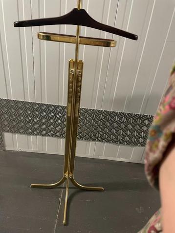 Elaborate design Clothes Rack: silent servant Solid Brass beschikbaar voor biedingen