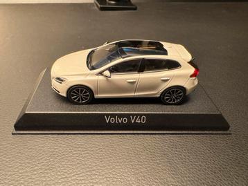 Volvo V40 1:43 modelauto – Wit – Norev beschikbaar voor biedingen