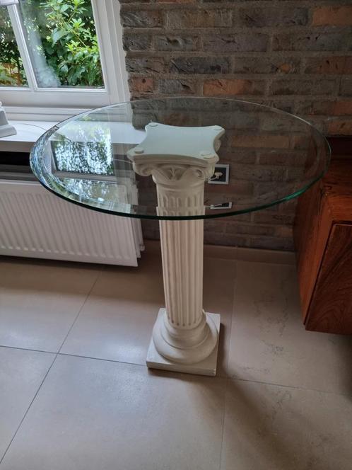 Griekse zuil met glazen blad van 1 cm dik in 65 cm rond, Huis en Inrichting, Woonaccessoires | Zuilen en Pilaren, Zo goed als nieuw