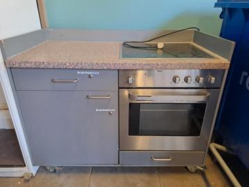 Mobiele keuken met Zanussi apparatuur  beschikbaar voor biedingen
