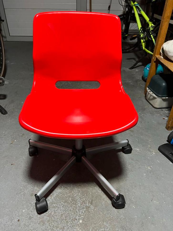 Gratis bureaustoel met kleine beschadiging, Huis en Inrichting, Bureaustoelen, Gebruikt, Bureaustoel, Rood, Ophalen of Verzenden