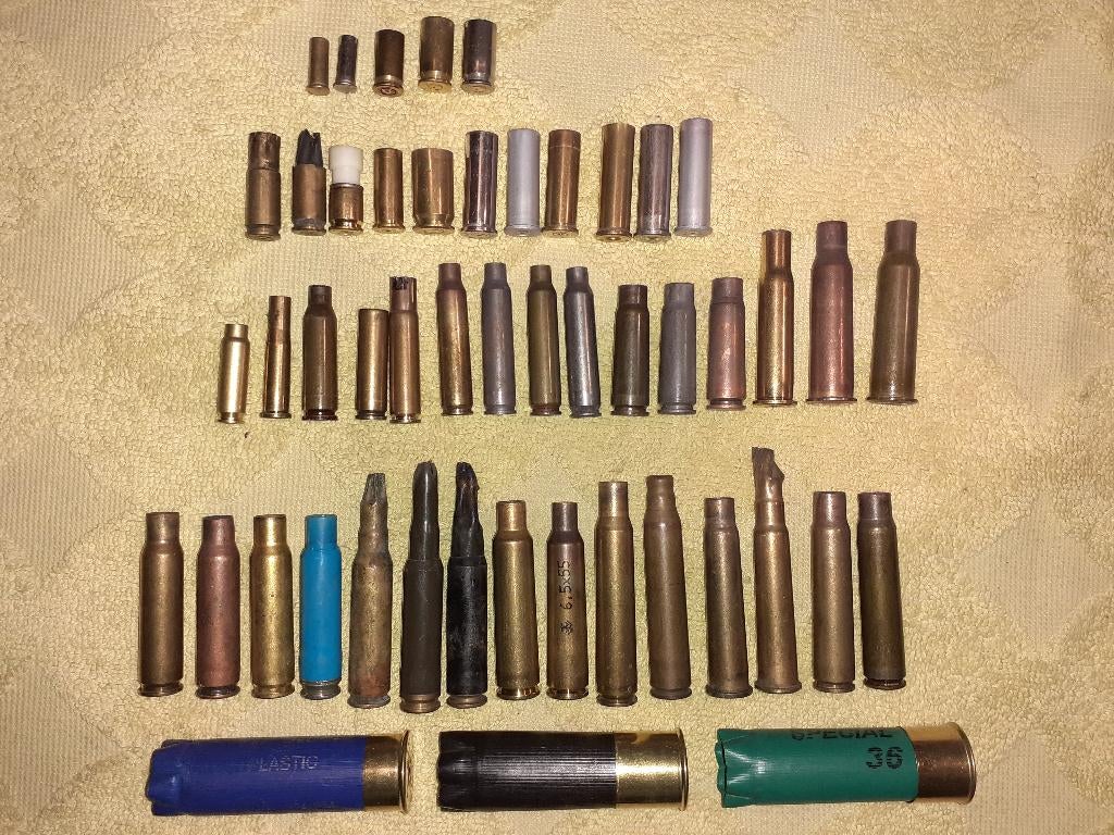 Collectie 49 verschillende hulzen set3(ONKLAAR), Verzamelen, Militaria | Algemeen, Landmacht, Hulzen of Bodemvondsten, Nederland