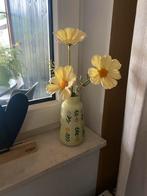 Vaasje met kunstbloemen, Huis en Inrichting, Overige kleuren, Aardewerk of Porselein, Ophalen of Verzenden, Zo goed als nieuw