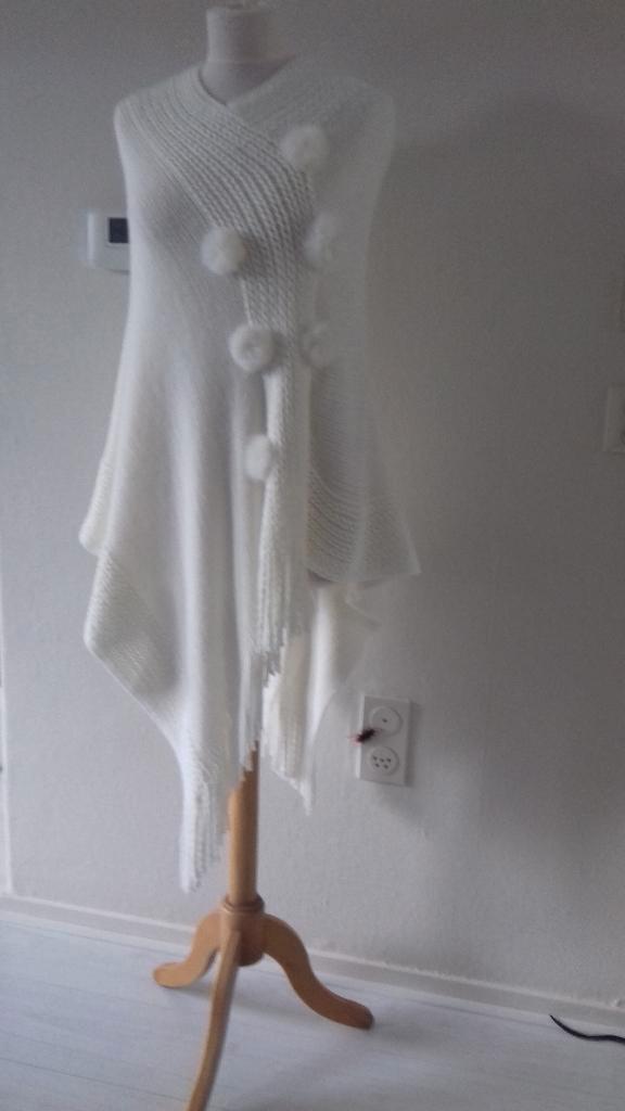 roomwitte poncho, Kleding | Dames, Truien en Vesten, Zo goed als nieuw, Maat 36 (S), Wit, Verzenden