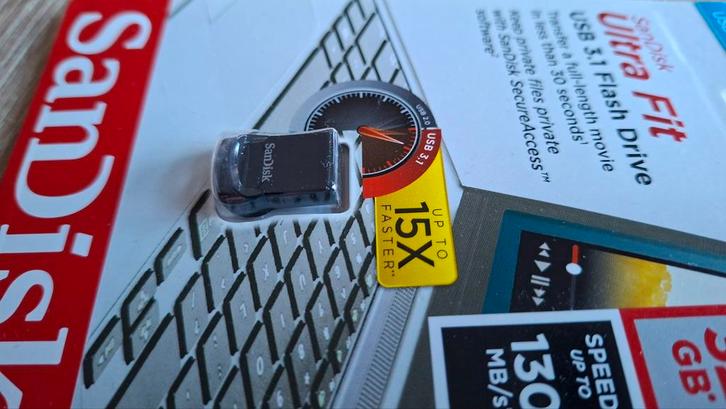 SanDisk Ultra Fit, Computers en Software, USB Sticks, Nieuw, 32 GB, Ophalen of Verzenden