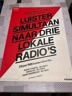 Vintage Poster Luister Simultaan naar drie lokale Radio's, Verzamelen, Gebruikt, Ophalen of Verzenden, Rechthoekig Staand, Muziek
