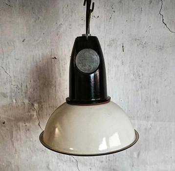 Originele vintage emaille bakelieten hanglampjes Sovjet Unie beschikbaar voor biedingen