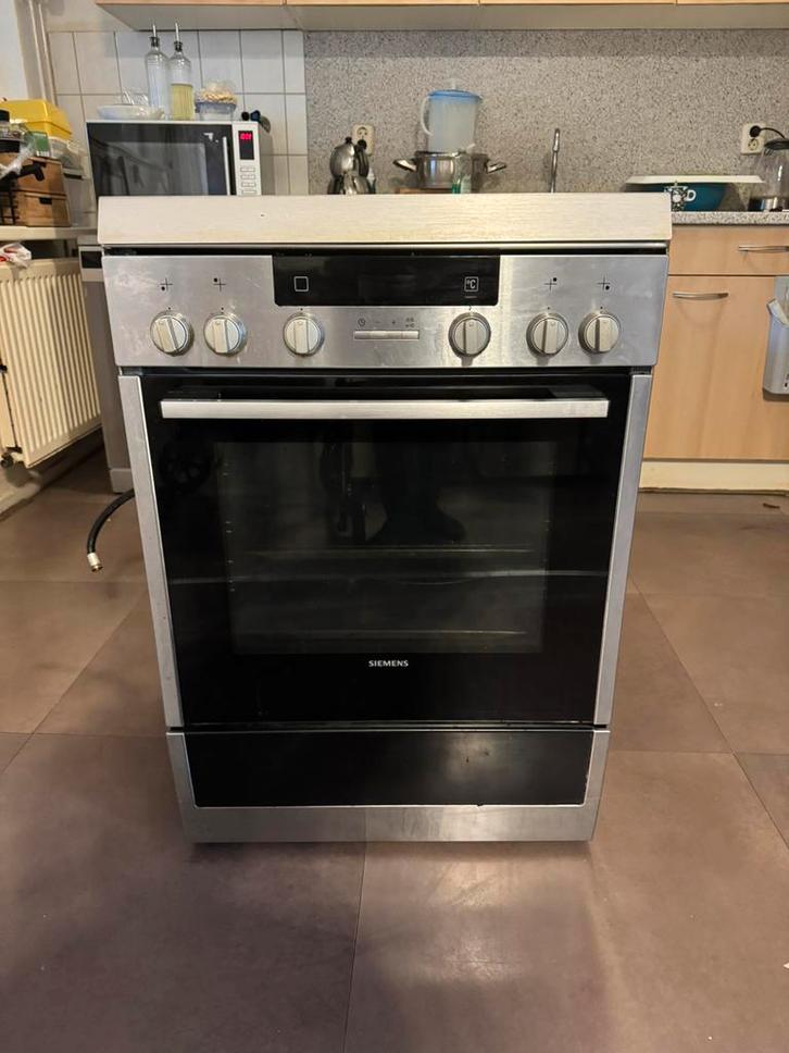 Simens fornuis/oven, Witgoed en Apparatuur, Fornuizen, Zo goed als nieuw, Vrijstaand, Gas, 4 kookzones, 85 tot 90 cm, 60 cm of meer