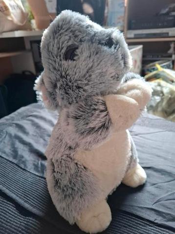 Knuffel konijn beschikbaar voor biedingen