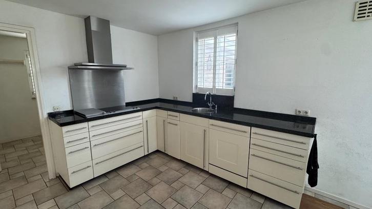 Moderne hoekkeuken incl. Apparatuur en voorraadkasten, Huis en Inrichting, Keuken | Complete keukens, Zo goed als nieuw, Hoekkeuken