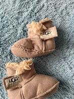 Baby sloff UGG maat 18 beige, Kinderen en Baby's, UGG Australia, Ophalen of Verzenden, Jongetje of Meisje, Zo goed als nieuw