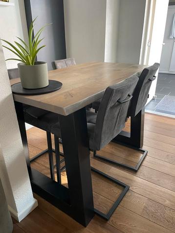 Eettafel 4 personen beschikbaar voor biedingen