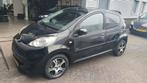 Peugeot 107 1.0-12V Sportium, Auto's, Peugeot, Voorwielaandrijving, Euro 5, Gebruikt, 4 stoelen