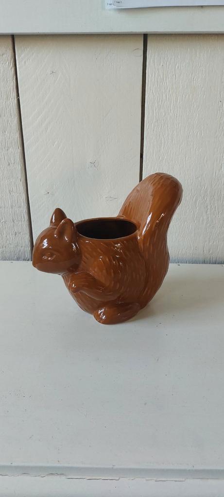 Bloempot eekhoorn plantenpot bruin dier natuurlijk wonen, Huis en Inrichting, Woonaccessoires | Schalen en Manden, Zo goed als nieuw